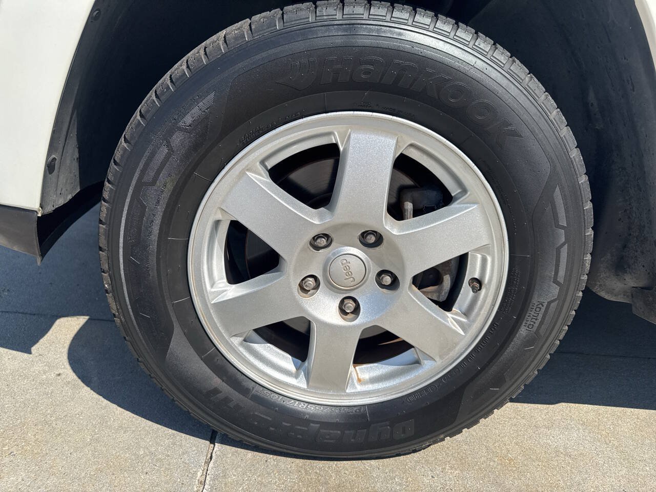 Used 2010 Jeep Grand Cherokee Laredo AWD/4WD image 18