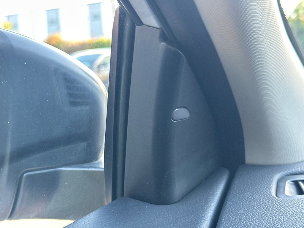 Used 2019 Nissan Rogue Sport S image 32