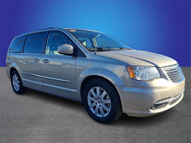 Used 2015 Chrysler Town & Country Touring image 3