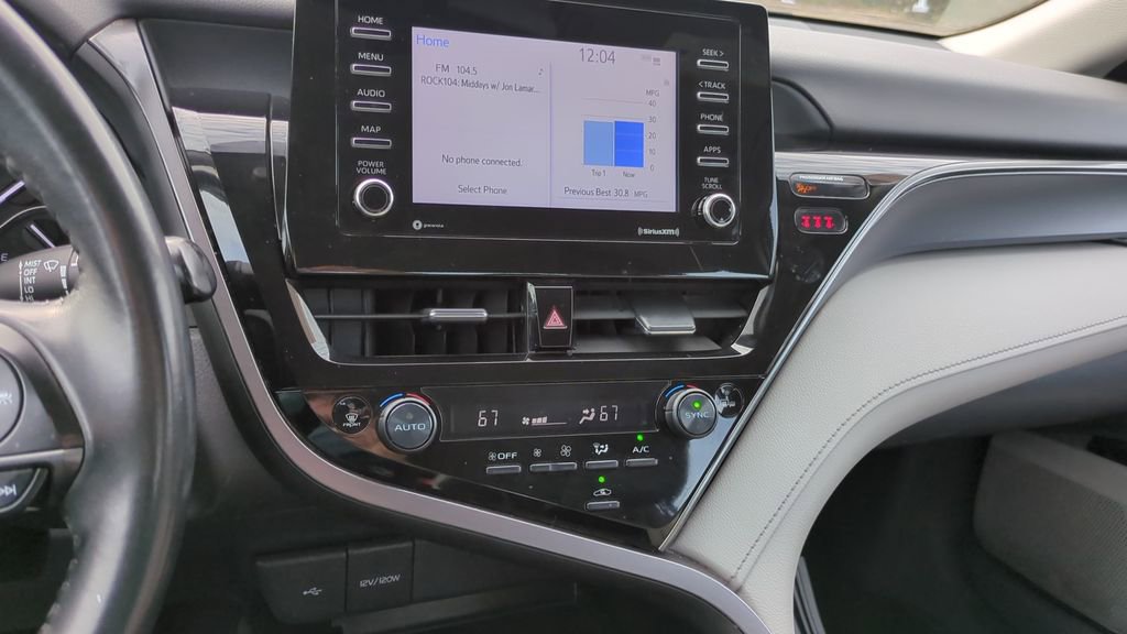 Used 2023 Toyota Camry SE image 17