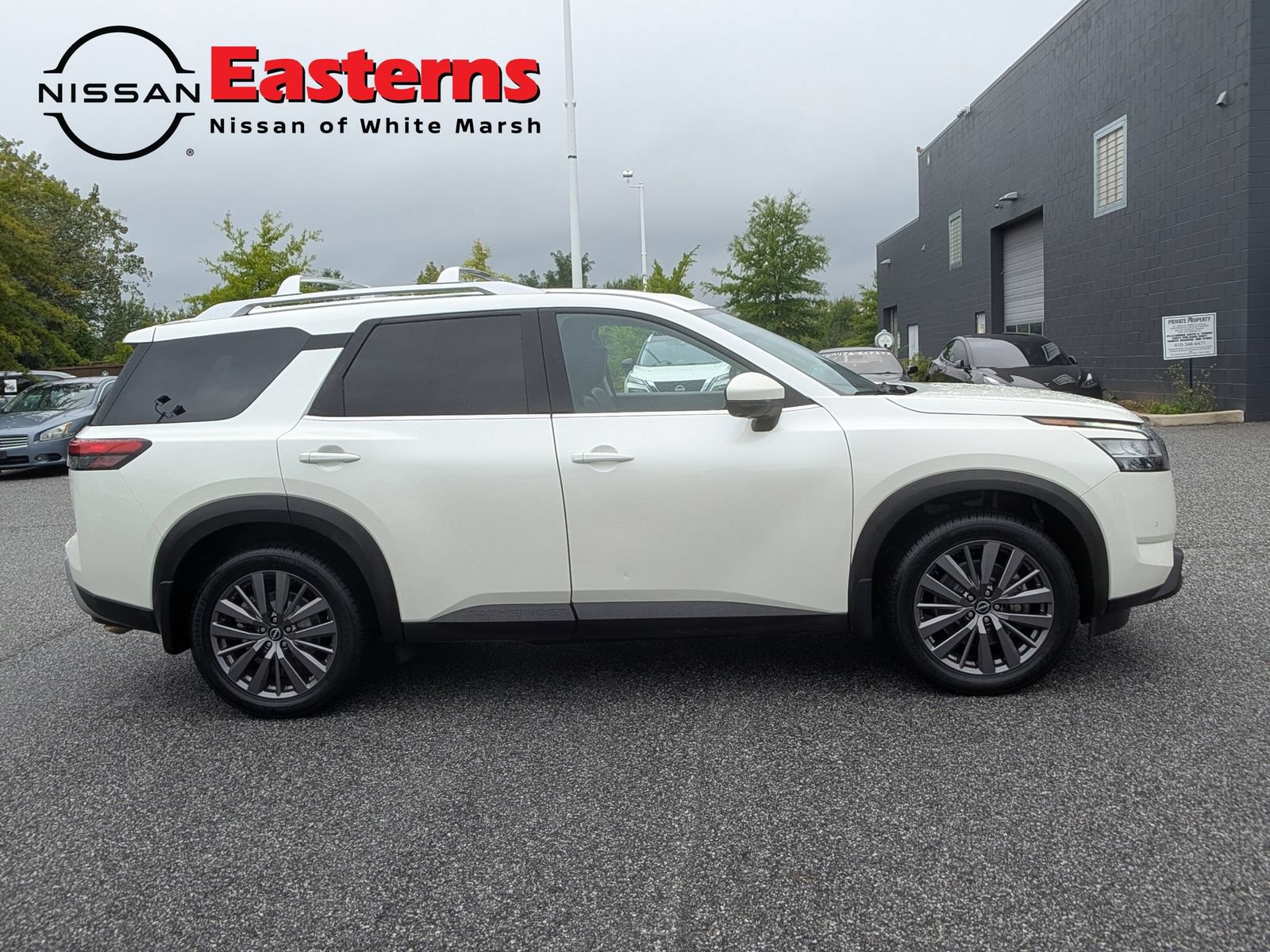 Used 2023 Nissan Pathfinder SL w/ SL Premium Package AWD/4WD image 4