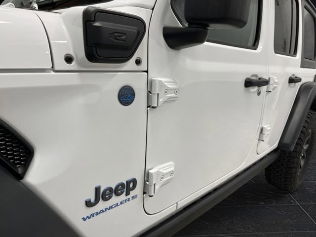 Used 2024 Jeep Wrangler Unlimited image 32