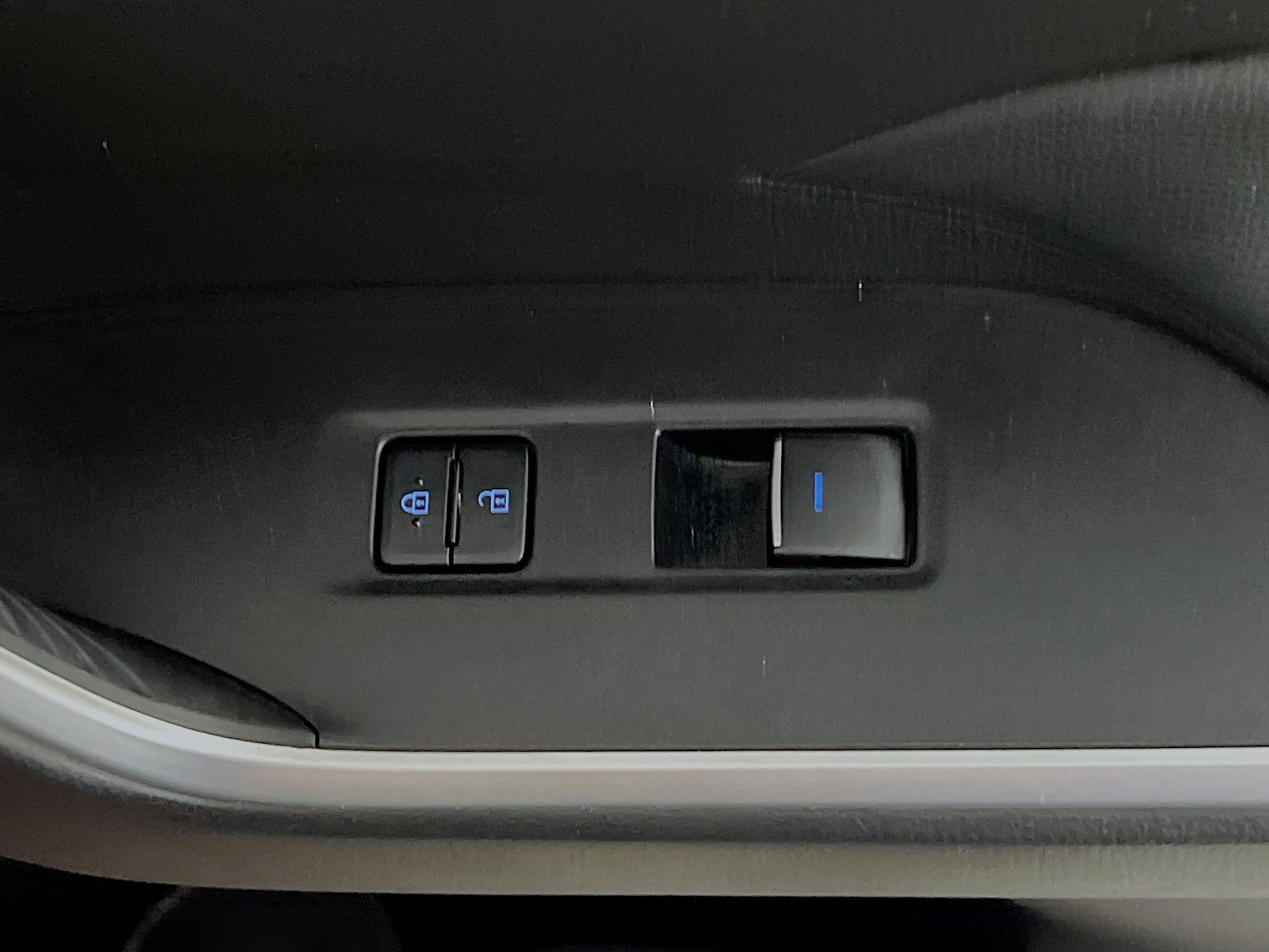 Used 2022 Toyota RAV4 XLE image 32