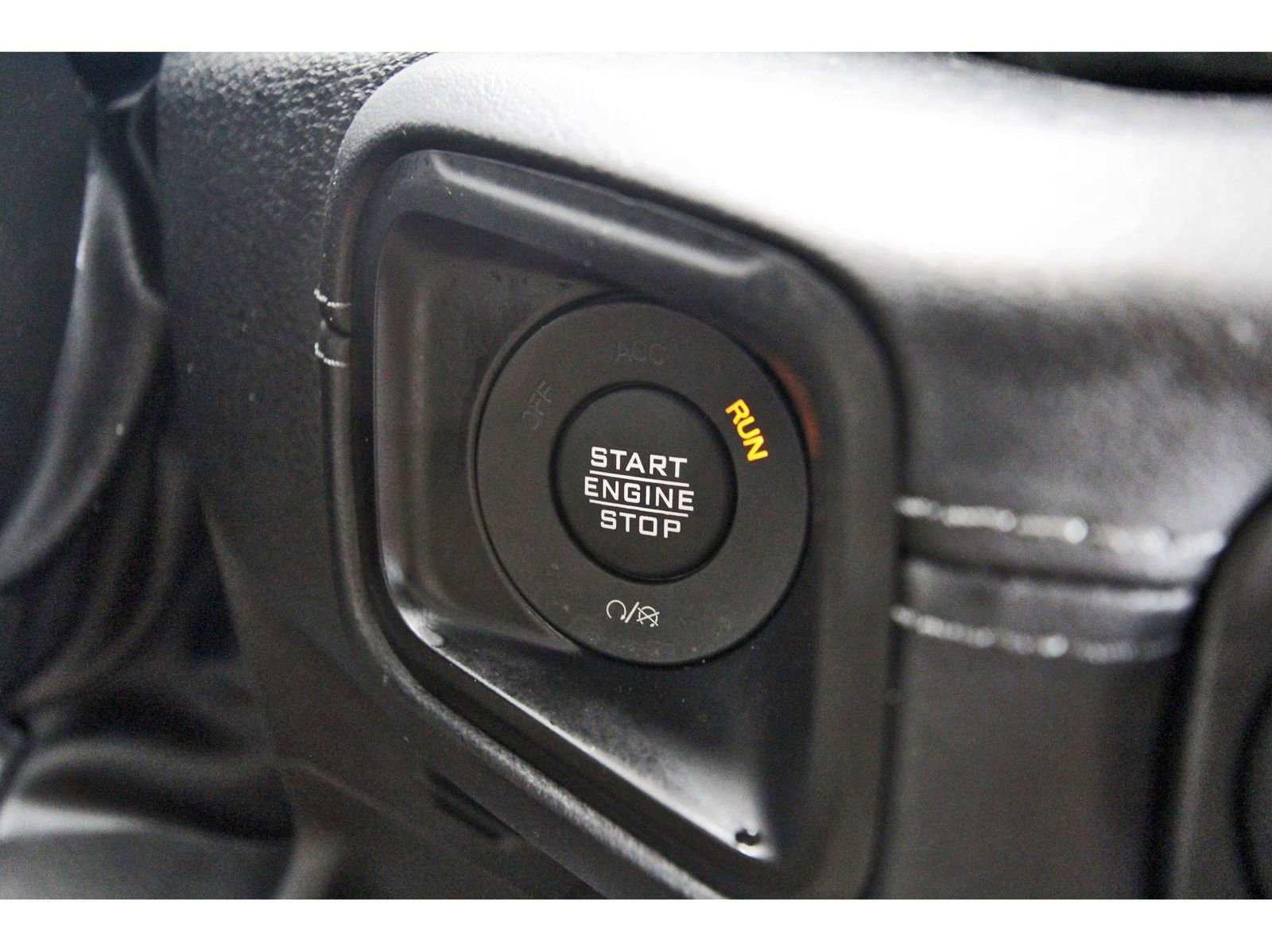 Used 2024 Jeep Gladiator Rubicon w/ Technology Group image 19