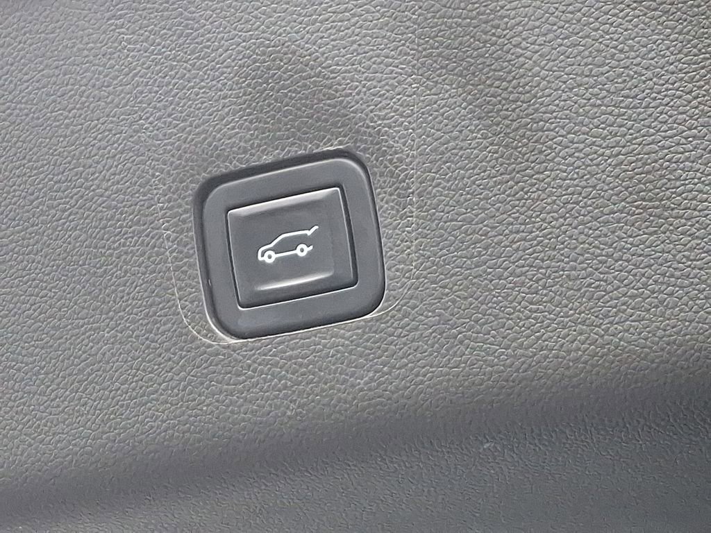 Certified 2023 Chevrolet Traverse LT image 32