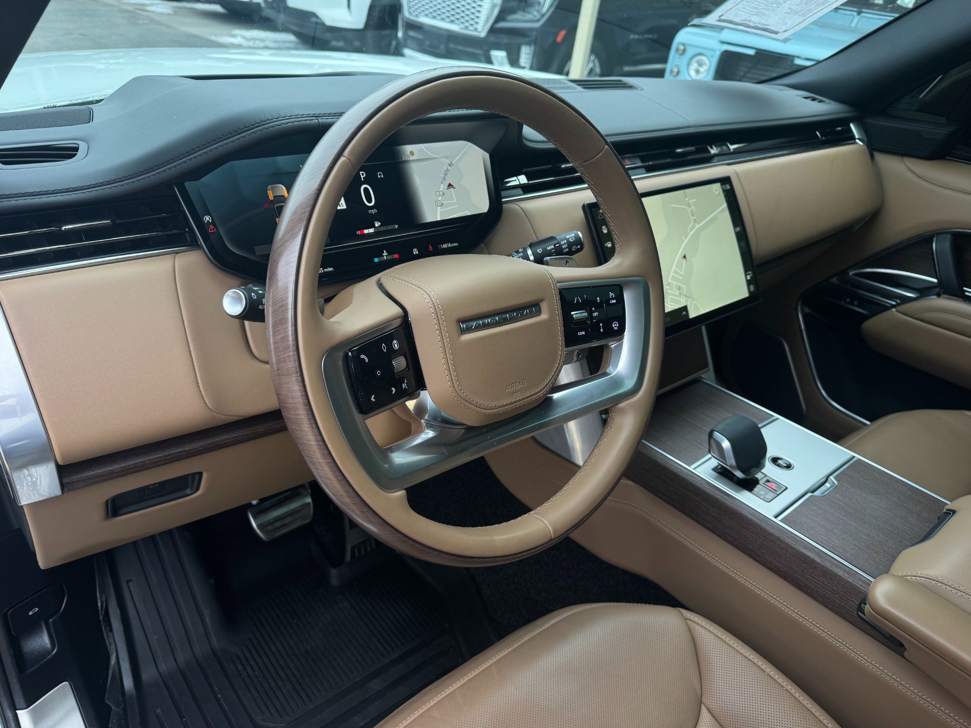 Used 2024 Land Rover Range Rover Long Wheelbase Autobiography image 17