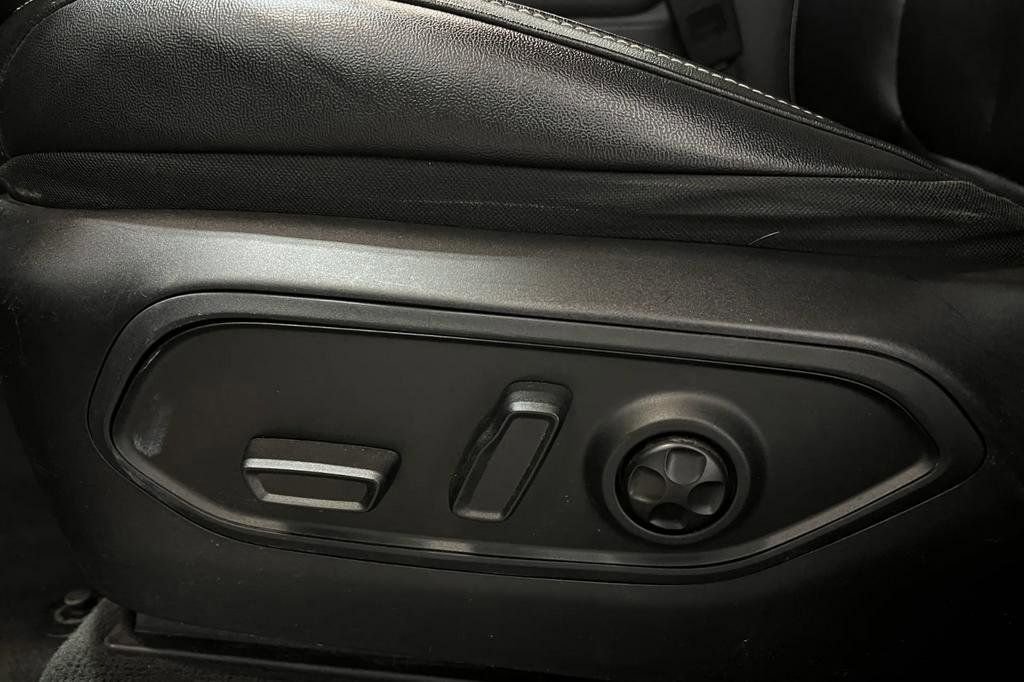 Used 2023 Jeep Grand Cherokee L Limited image 9