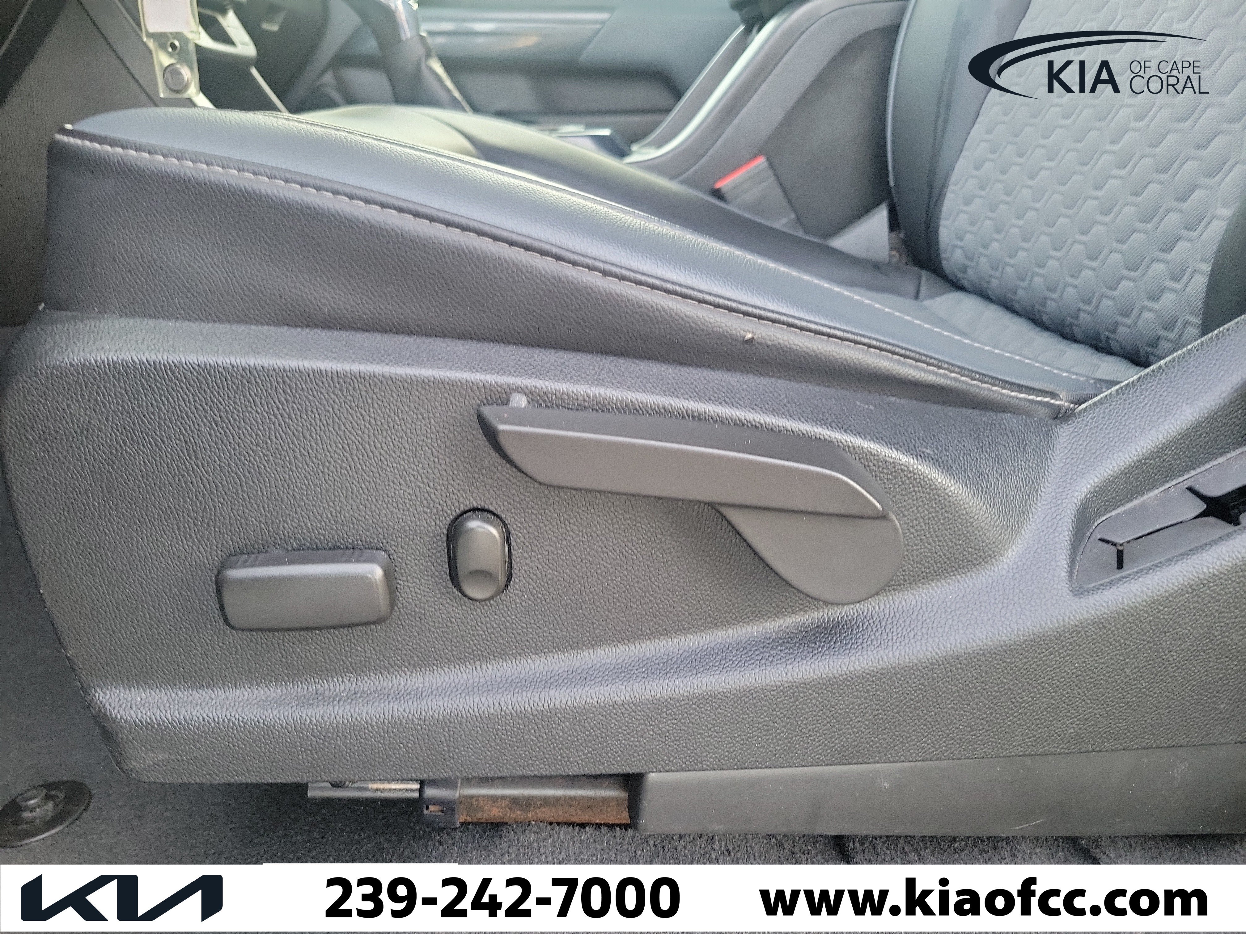 Used 2022 Chevrolet Colorado Z71 AWD/4WD image 27