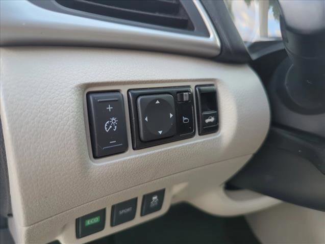 Used 2017 Nissan Sentra SV w/ Driver's Assist Package image 28
