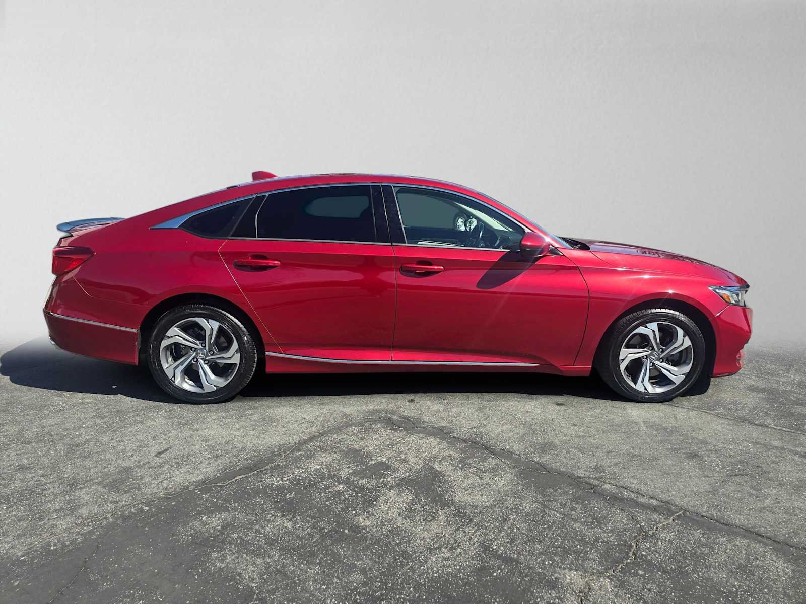 Used 2018 Honda Accord EX-L image 2