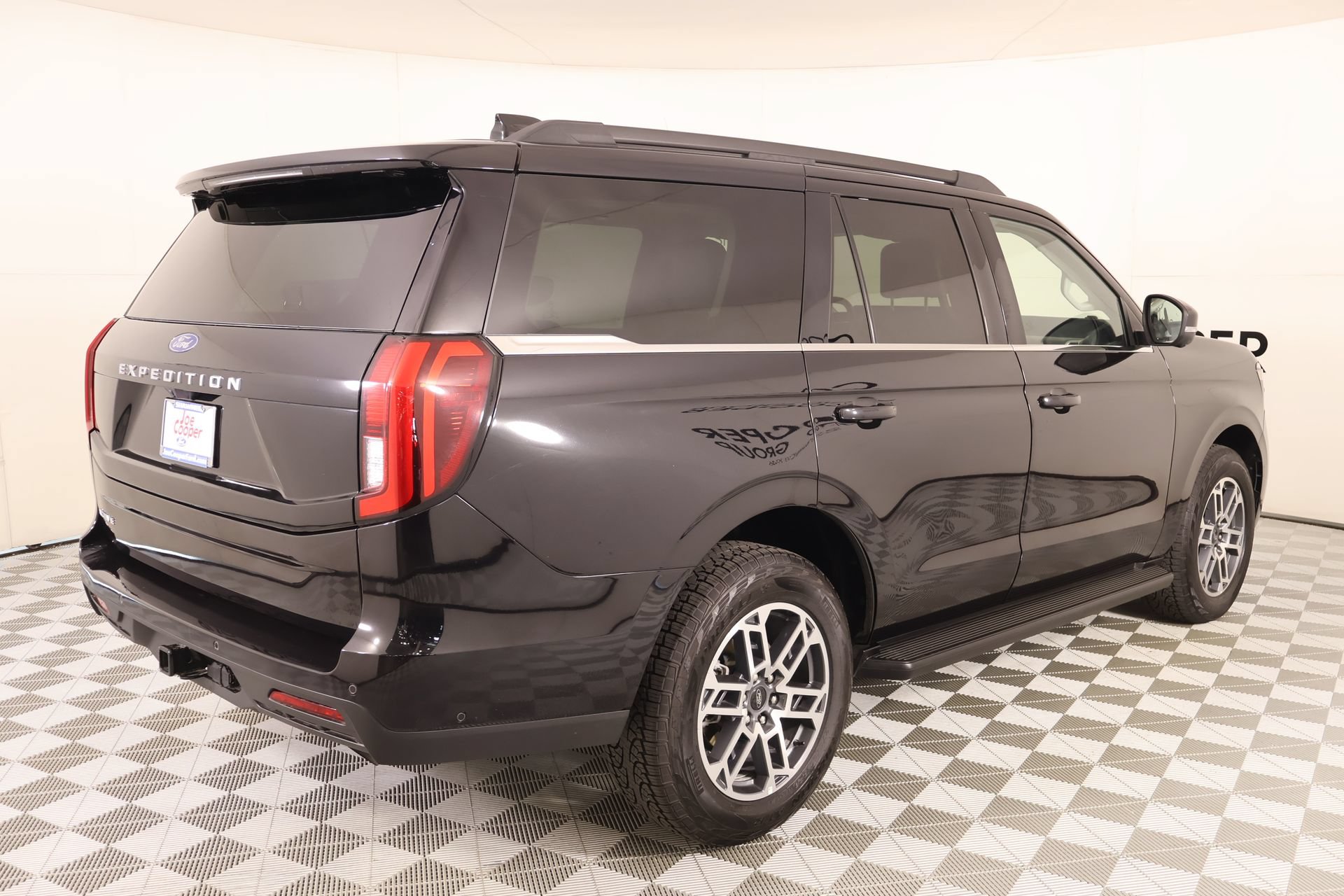 Used 2025 Ford Expedition Active AWD/4WD image 22