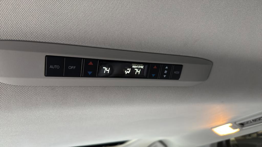 Used 2023 Toyota Sienna XLE w/ XLE Plus Package image 16