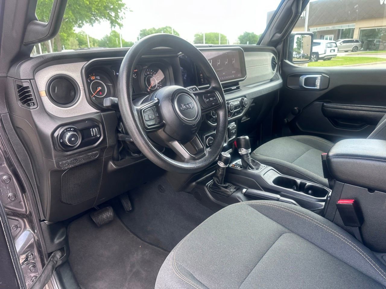 Used 2024 Jeep Wrangler Unlimited Sport AWD/4WD image 20
