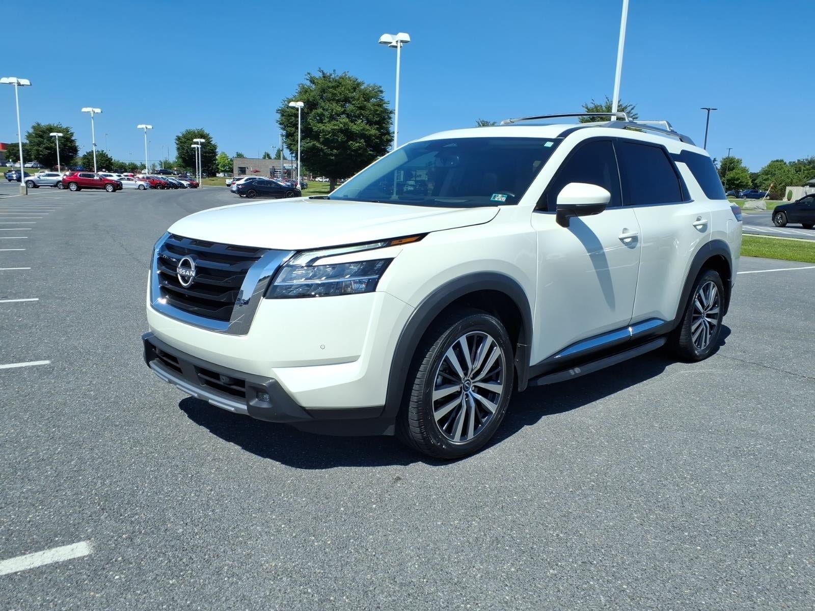 Used 2022 Nissan Pathfinder Platinum w/ Cargo Package AWD/4WD image 1