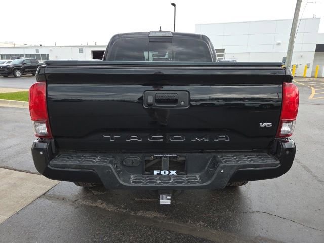 Used 2019 Toyota Tacoma TRD Sport w/ TRD Premium Sport Package AWD/4WD image 6
