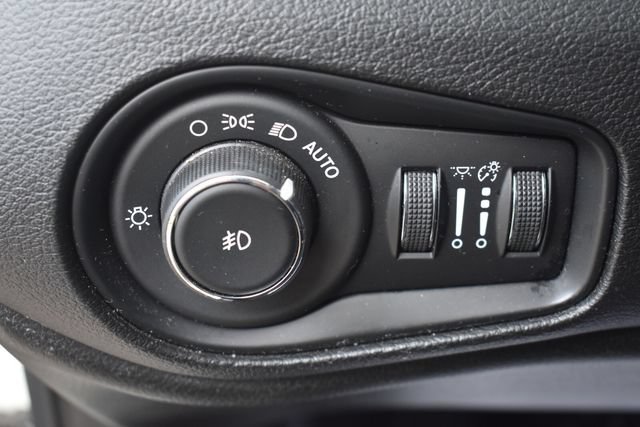 Used 2017 Jeep Renegade Trailhawk AWD/4WD image 24