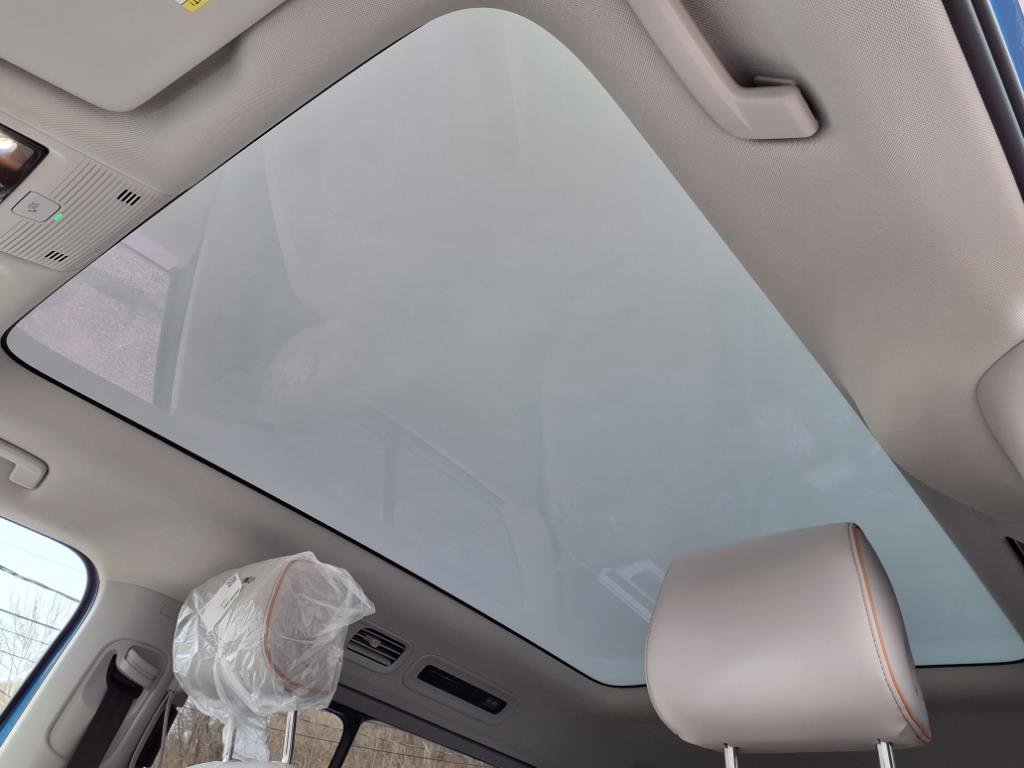 New 2025 Volkswagen ID. Buzz 1st Edition image 8