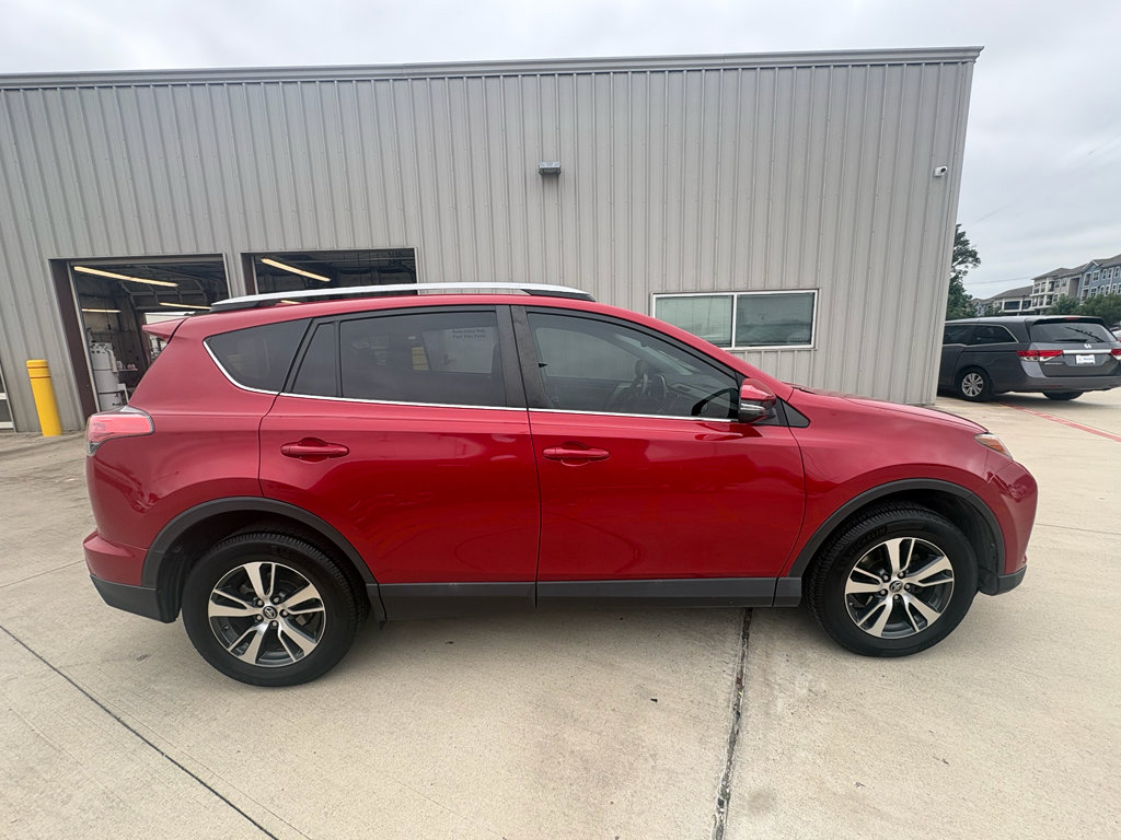 Used 2016 Toyota RAV4 XLE AWD/4WD image 9