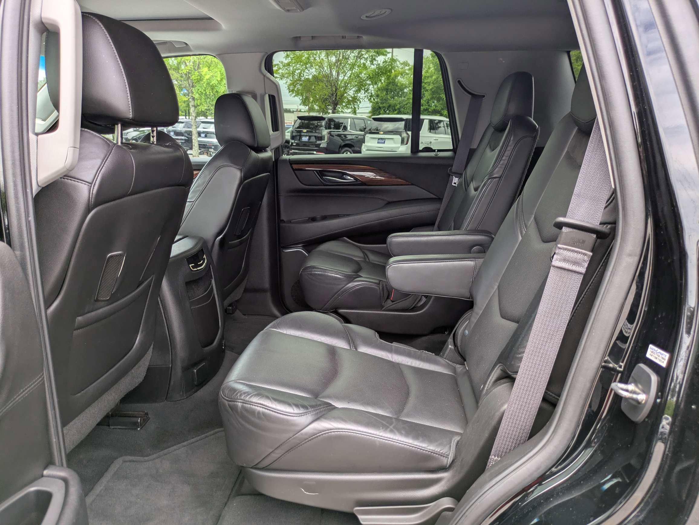 Used 2015 Cadillac Escalade Luxury RWD image 16