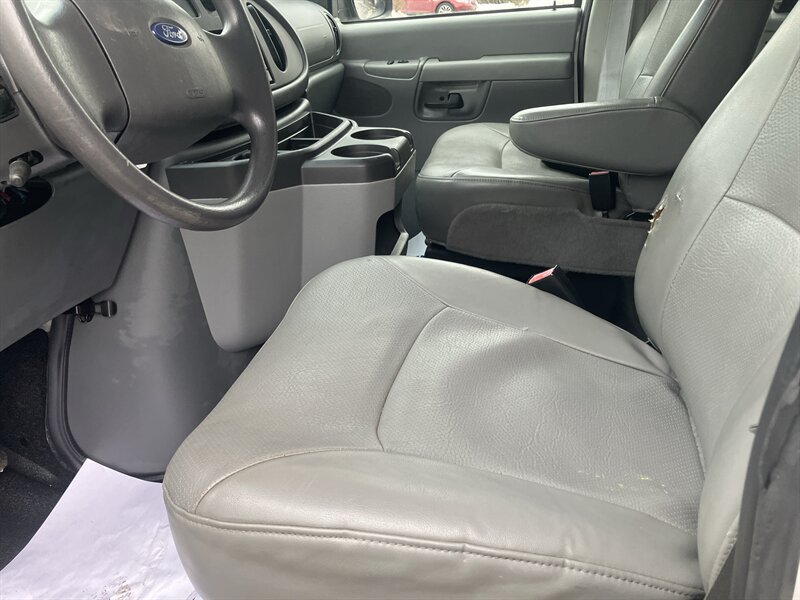 Used 2008 Ford E-350 and Econoline 350 Super Duty RWD image 9