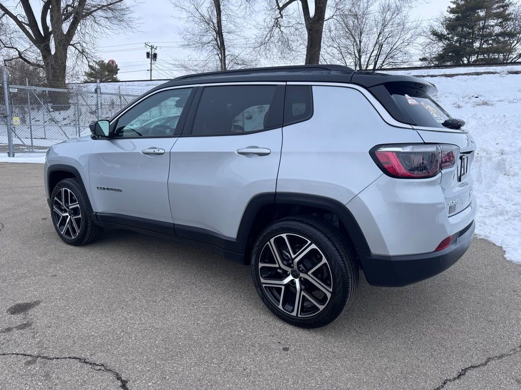 Used 2025 Jeep Compass Limited image 7