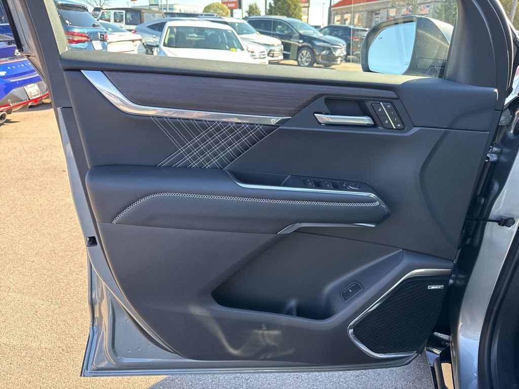 New 2026 GMC Acadia Denali w/ Super Cruise Package FWD image 12