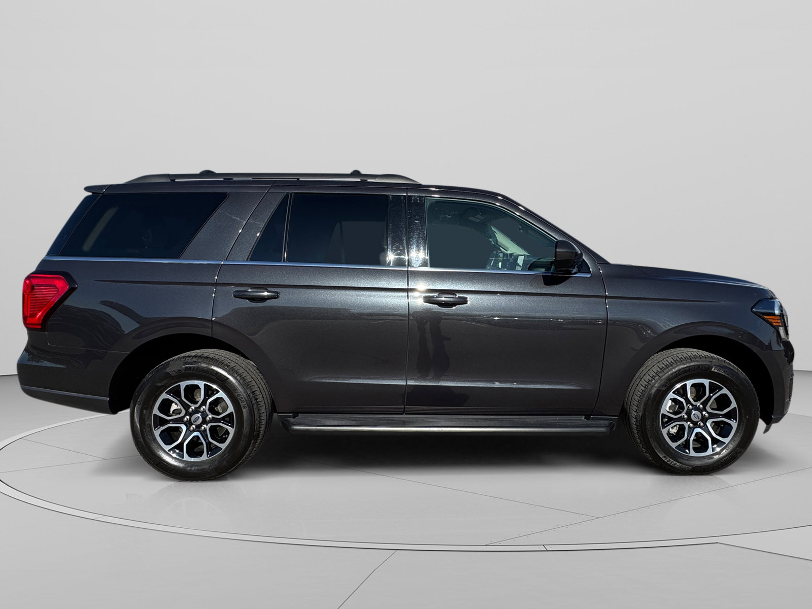 Used 2024 Ford Expedition XLT AWD/4WD image 6