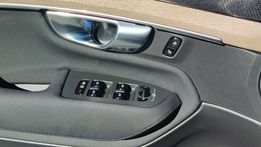 New 2026 Volvo XC90 B6 Plus image 10