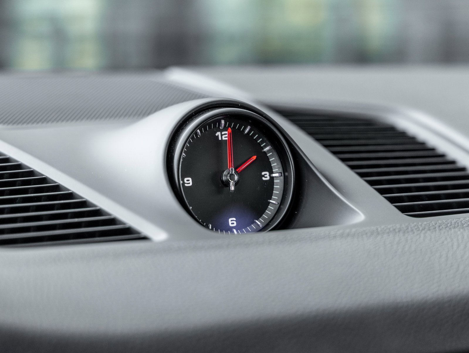 Used 2020 Porsche Cayenne image 30