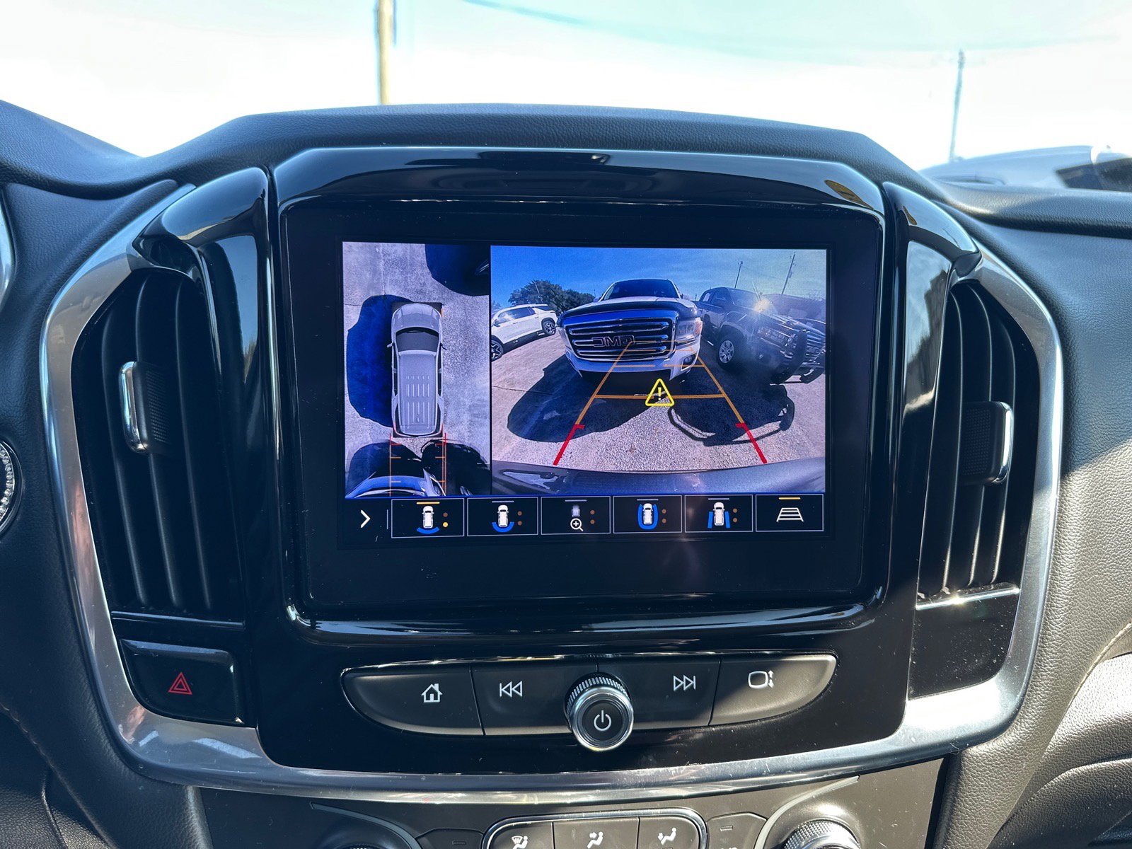 Used 2021 Chevrolet Traverse RS image 18