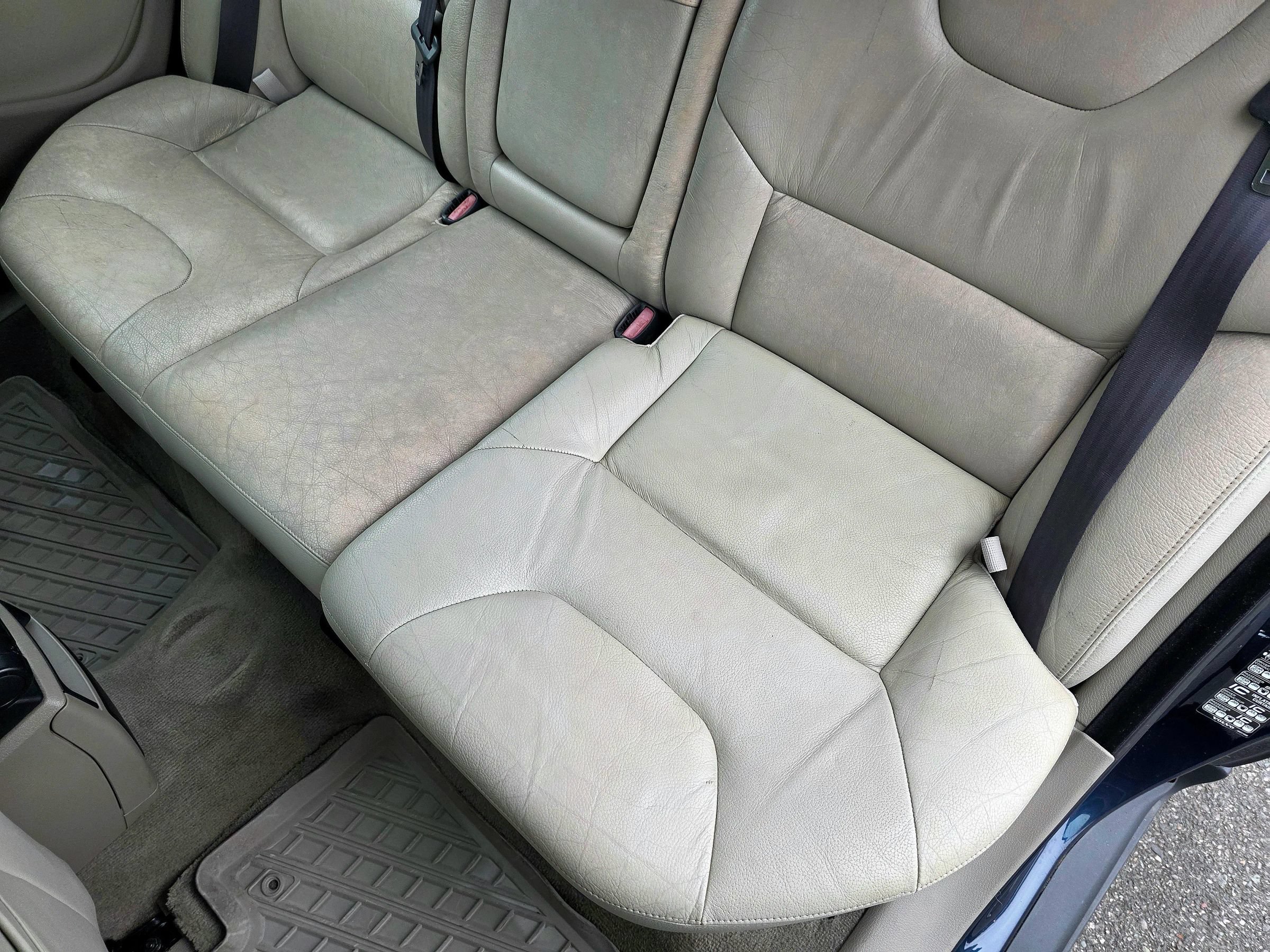 Used 2004 Volvo V70 2.5T FWD image 33