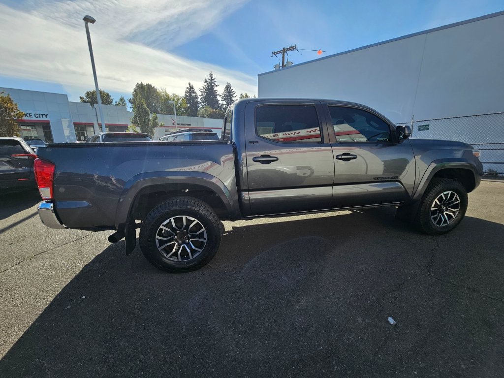 Used 2019 Toyota Tacoma SR5 AWD/4WD image 8