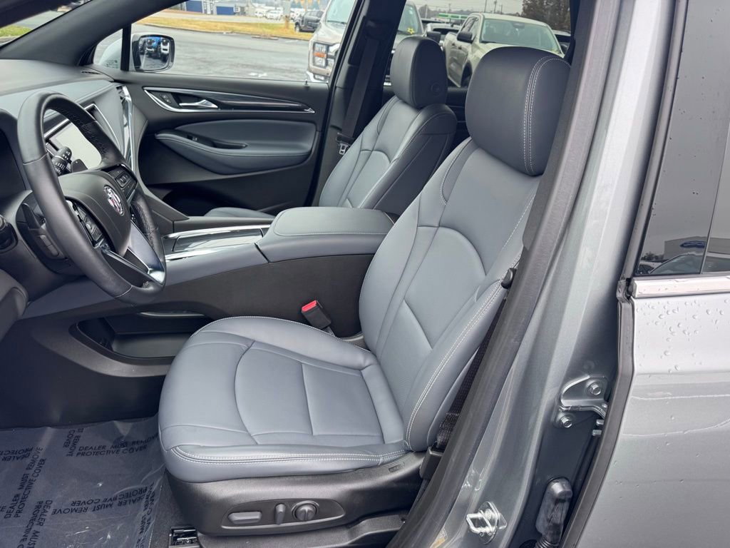 Used 2023 Buick Enclave Essence w/ Sport Touring Edition image 18