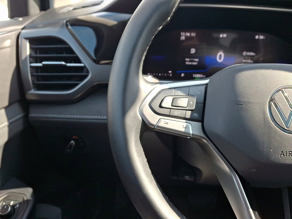 Certified 2025 Volkswagen Taos SE AWD/4WD image 21