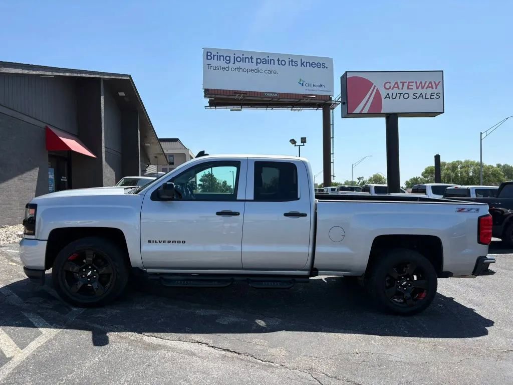 Used 2017 Chevrolet Silverado 1500 LT w/ Redline Edition AWD/4WD image 2