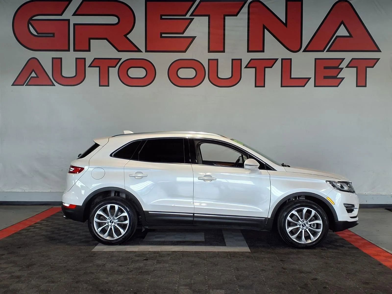 Used 2017 Lincoln MKC Select image 1