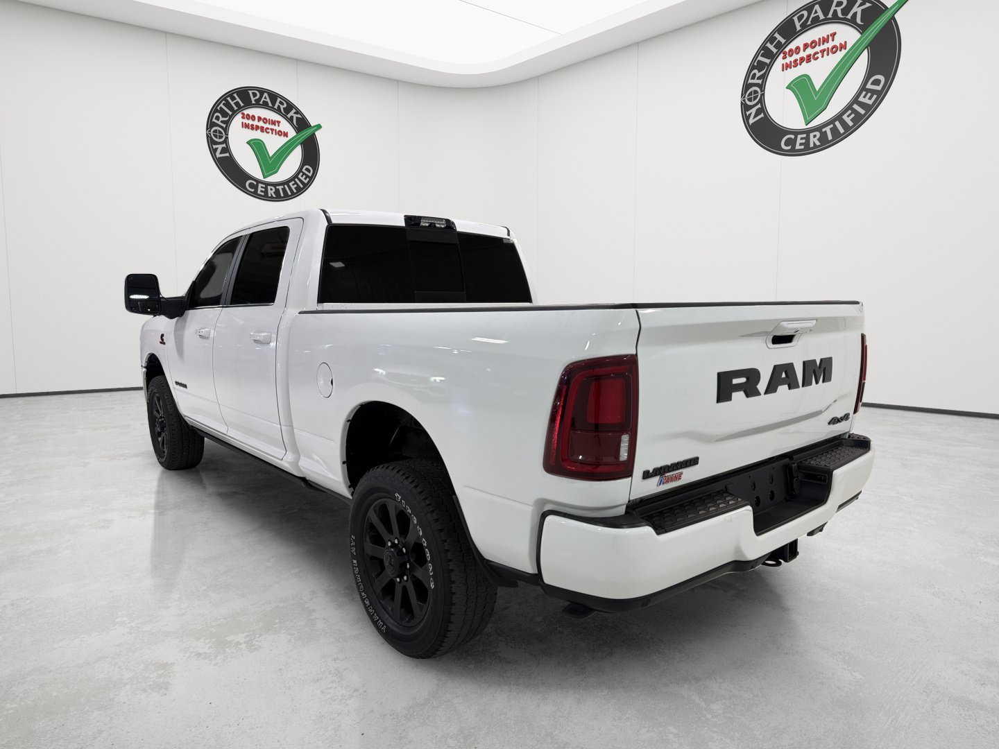 Used 2025 RAM 2500 Laramie AWD/4WD image 3