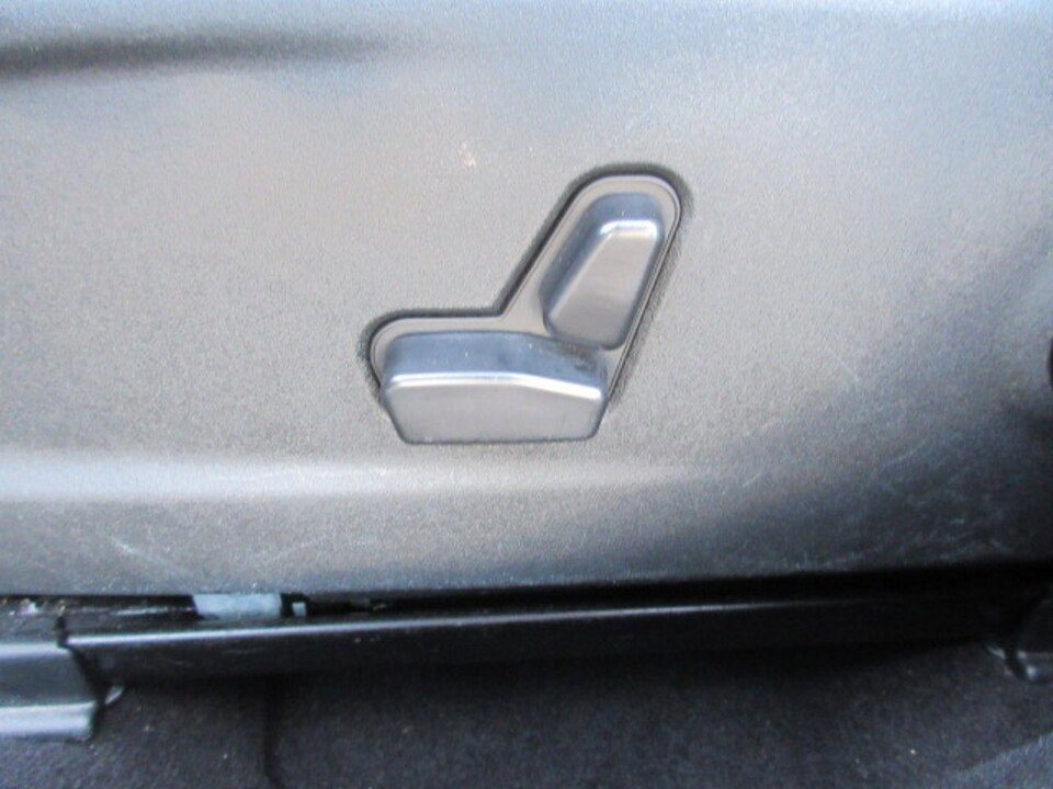 Used 2023 Chrysler 300 S w/ Comfort Group image 13