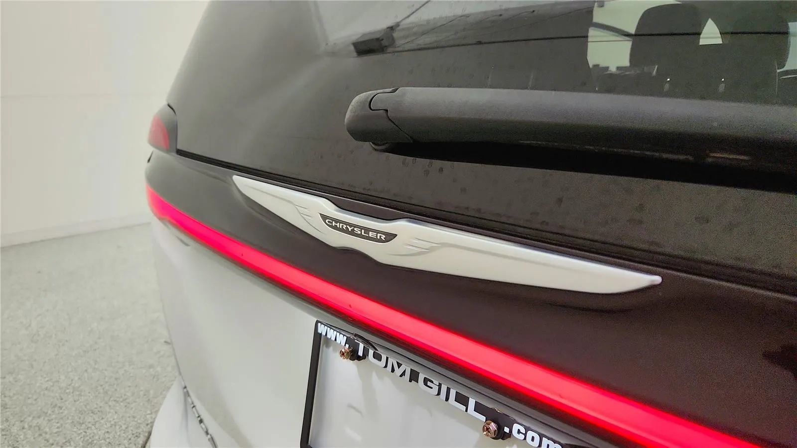 Used 2023 Chrysler Pacifica Touring-L FWD image 16