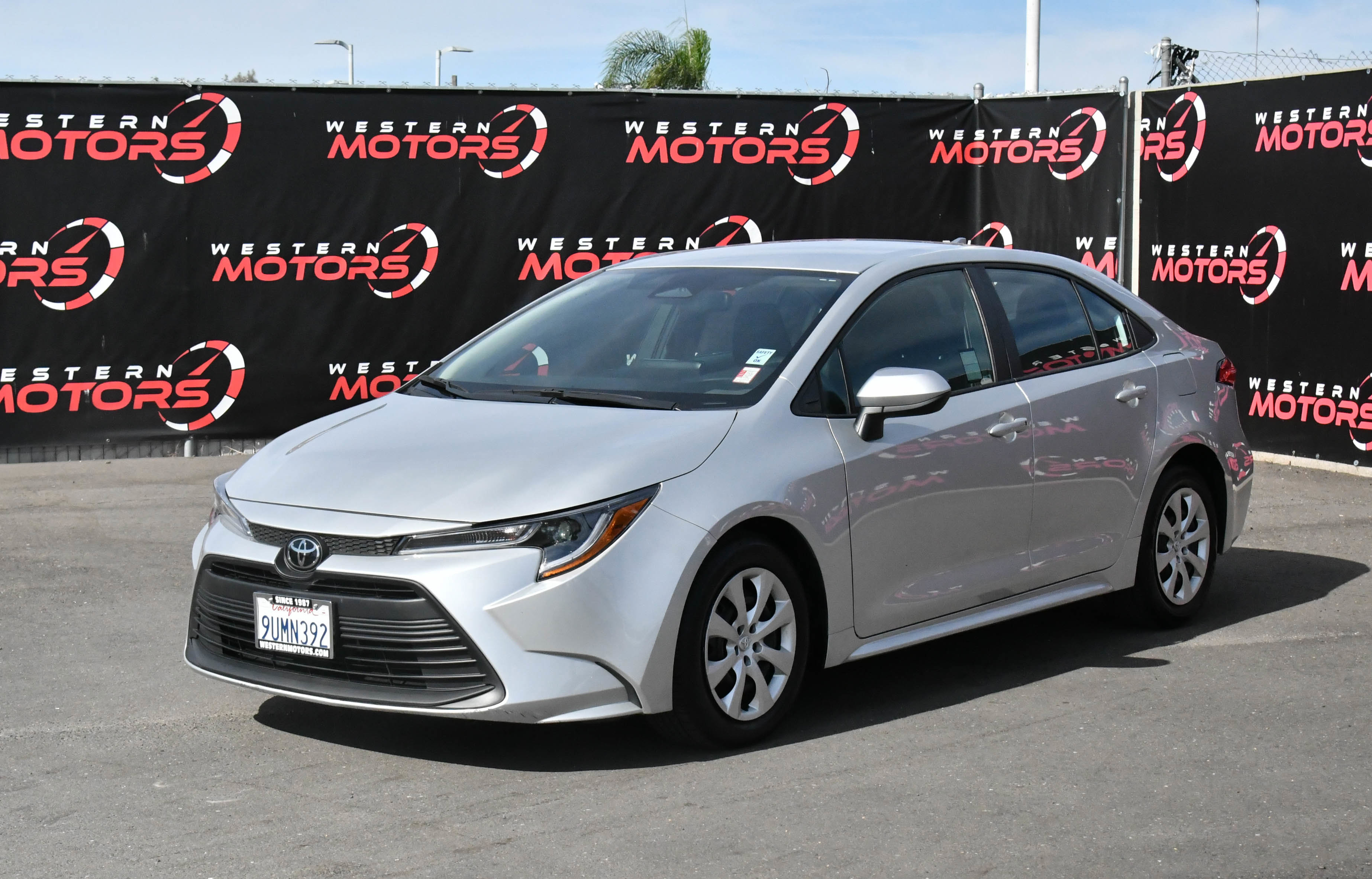 Used 2025 Toyota Corolla LE FWD image 3