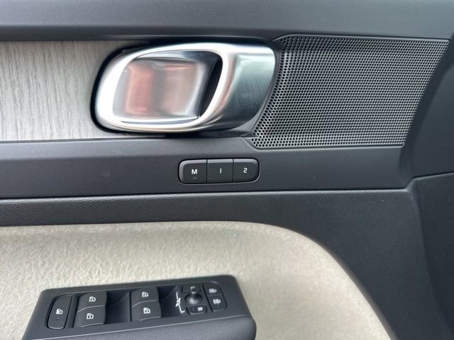 Certified 2023 Volvo XC40 B5 Plus w/ Climate Package image 32