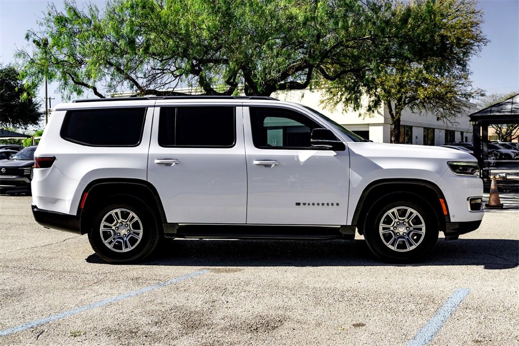 Used 2023 Jeep Wagoneer 4WD image 4