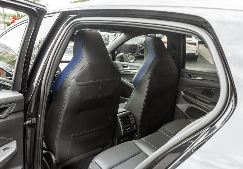 Used 2024 Volkswagen Golf R AWD/4WD image 26