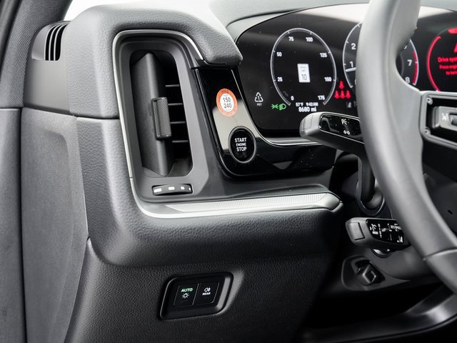 Certified 2025 Porsche Cayenne image 12