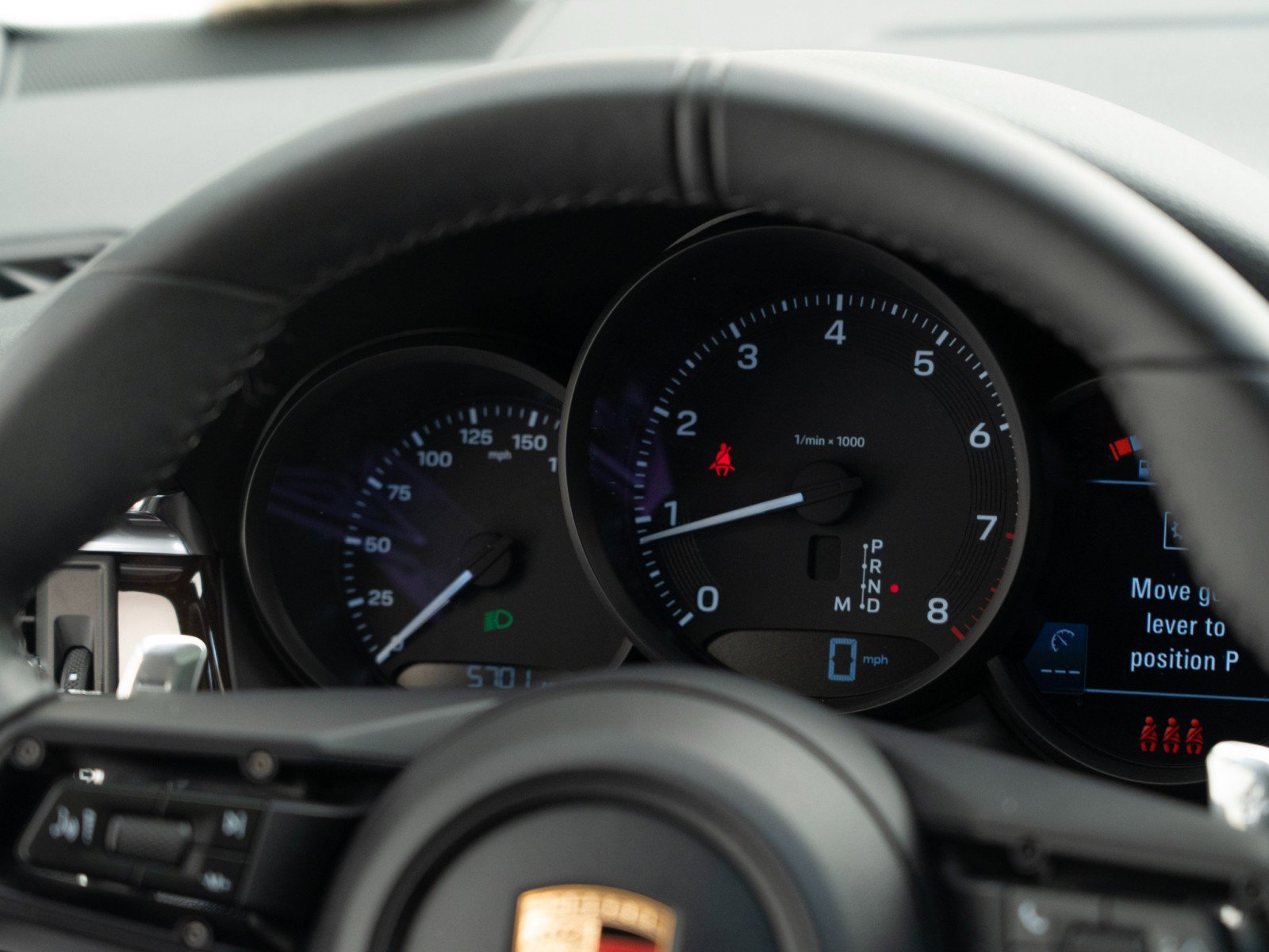 Certified 2025 Porsche Macan AWD/4WD image 30