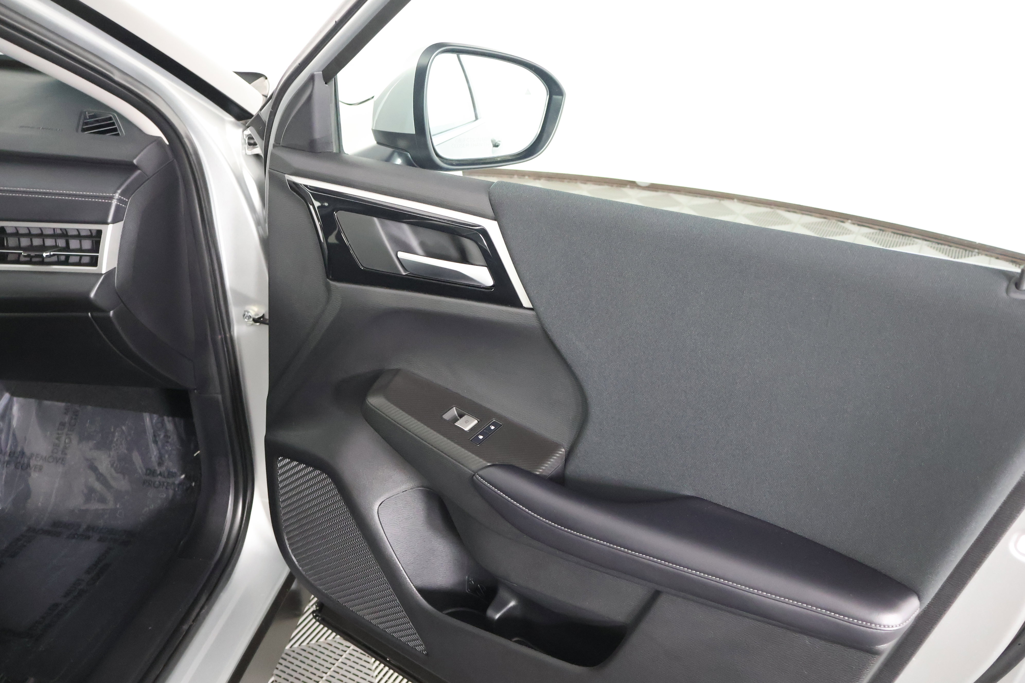 Used 2024 Mitsubishi Outlander ES image 39