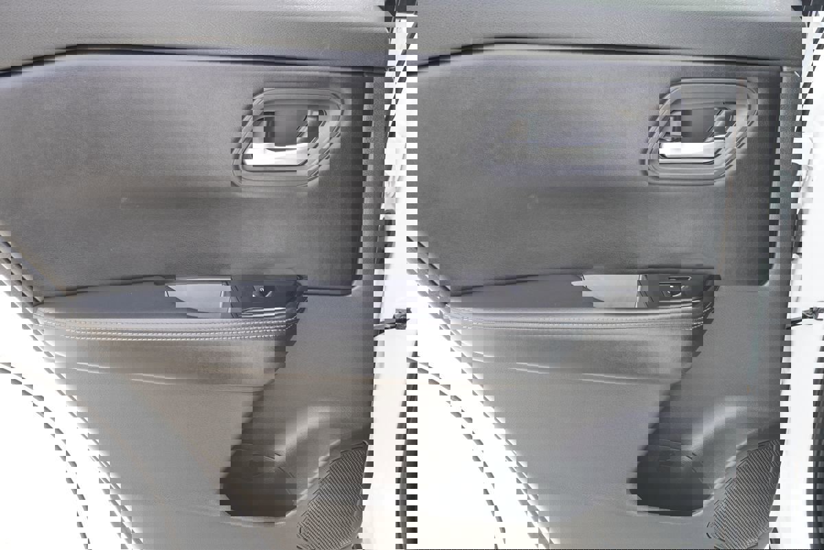 Used 2024 Nissan Rogue SV image 17