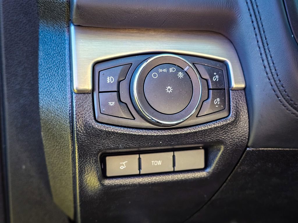 Used 2017 Ford Explorer Platinum image 16