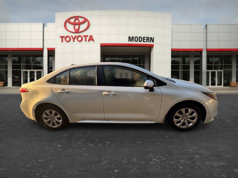Used 2026 Toyota Corolla LE FWD image 4
