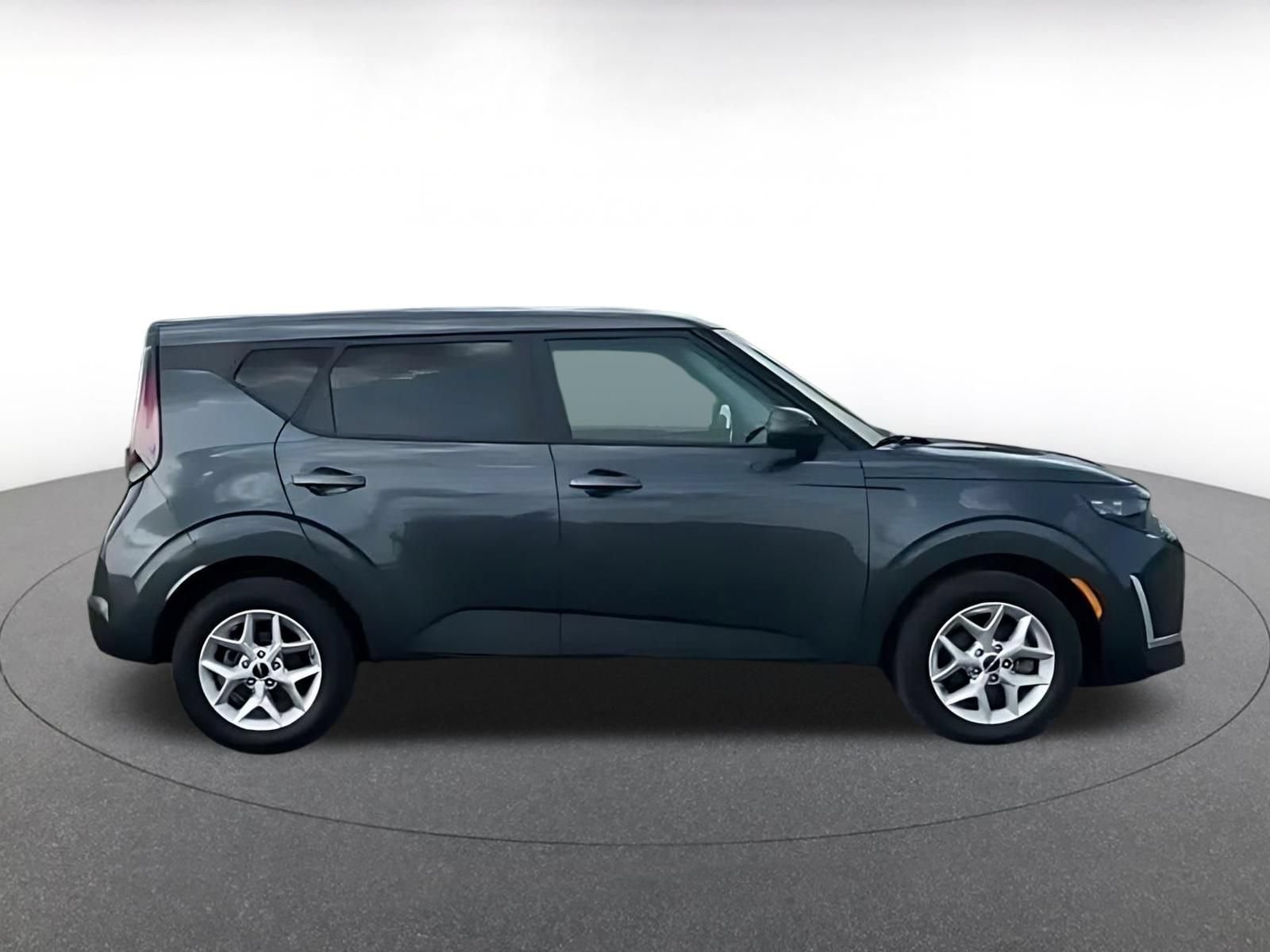 Used 2025 Kia Soul LX w/ LX Technology Package FWD image 13